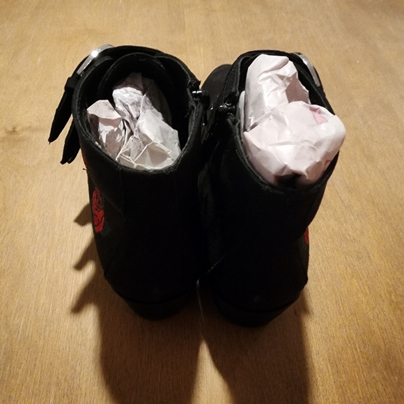 Truffle Collection Rose Embroidered Buckle Western Boot - Picture 5 of 11